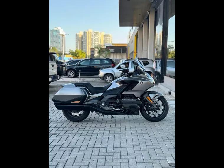 Honda Gold Wing Prata 1