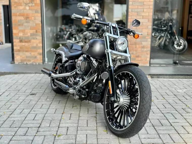 Harley-Davidson Breakout Cinza 2