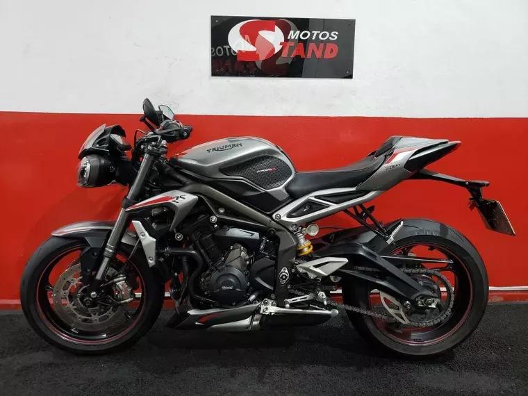 Triumph Street Triple Prata 4