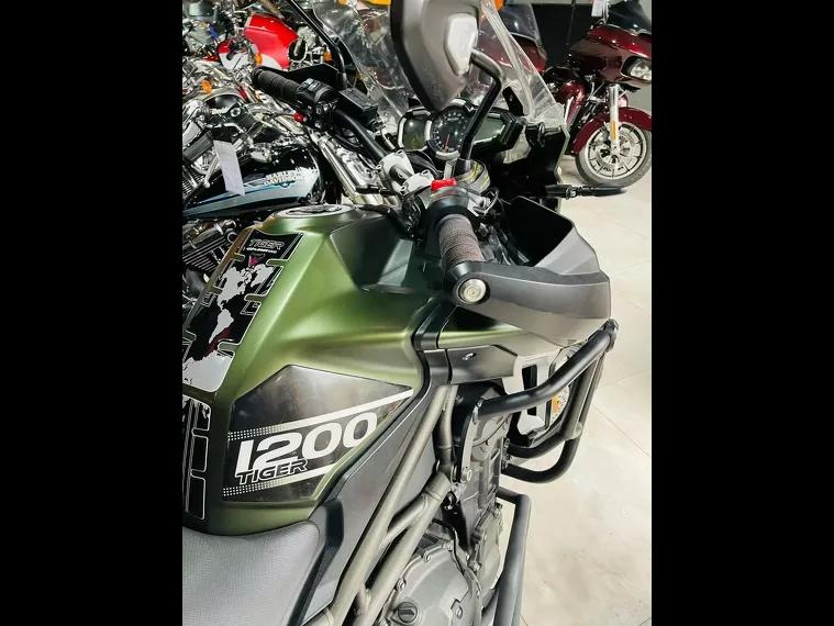 Triumph Tiger 1200 Verde 10