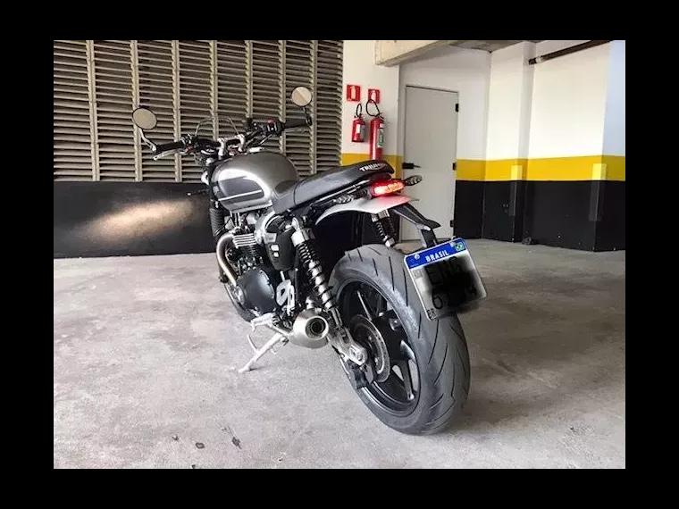 Triumph Speed Twin Prata 5