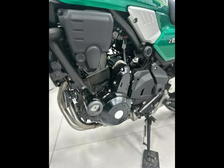 Kawasaki Z 650 Verde 12