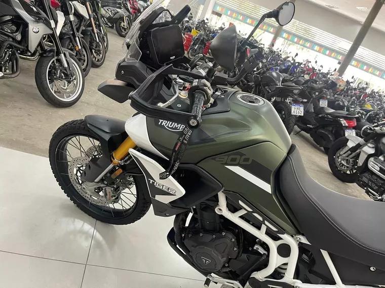 Triumph Tiger 900 Verde 16