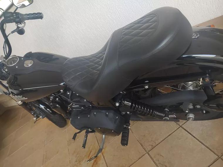 Harley-Davidson Street Bob Preto 4