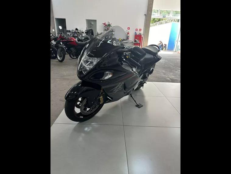 Suzuki GSX Preto 2