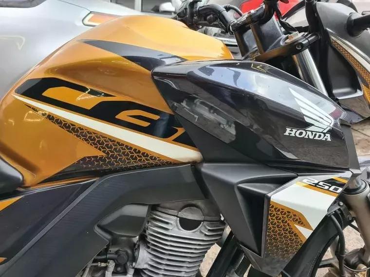 Honda CB Twister Amarelo 12