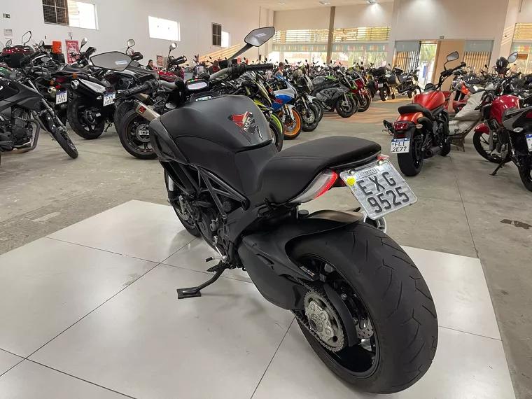 Ducati Diavel Preto 14