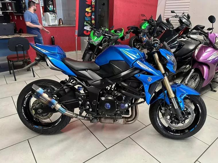 Suzuki GSR Azul 7