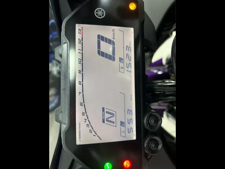 Yamaha YZF R3 Roxo 15