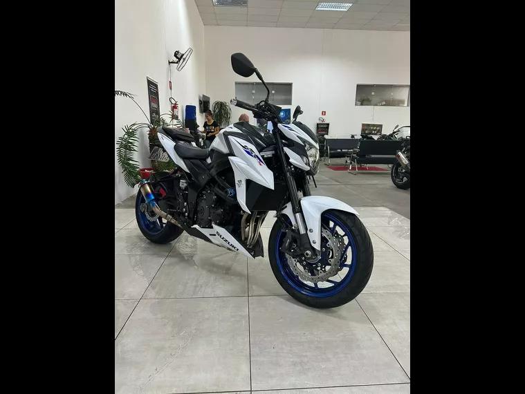 Suzuki GSX-S Branco 23