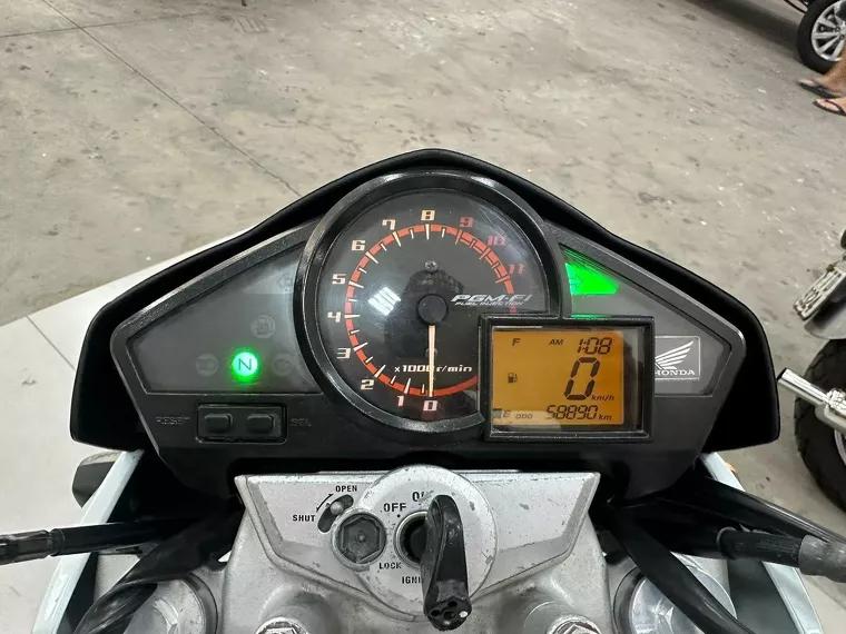 Honda CB 300 Branco 13