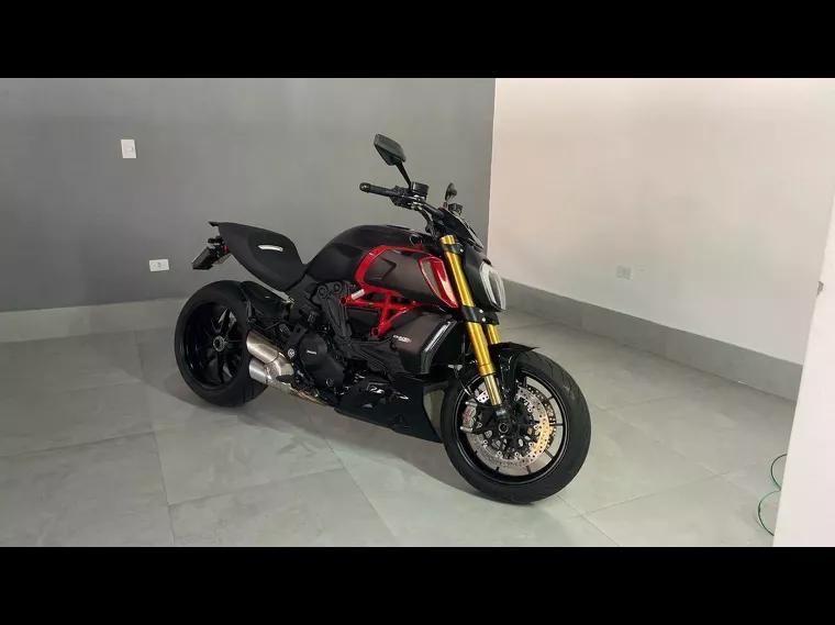 Ducati Diavel Preto 6