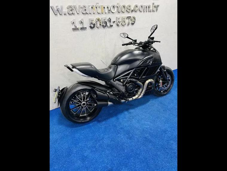 Ducati Diavel Preto 3