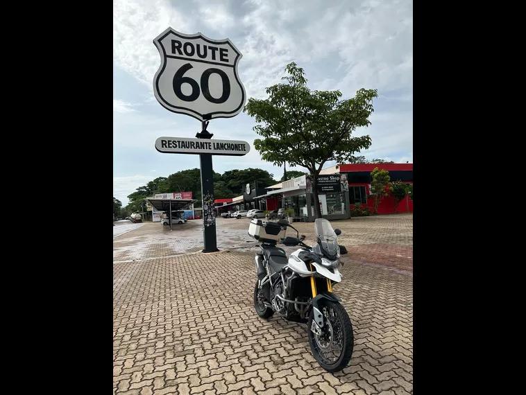 Triumph Tiger 900 Branco 1