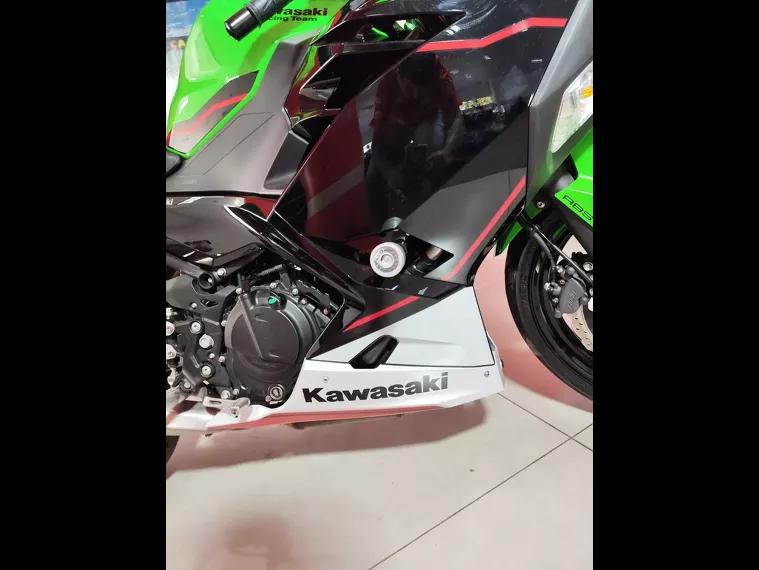 Kawasaki Ninja Verde 11