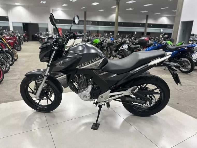 Honda CB Twister Cinza 12