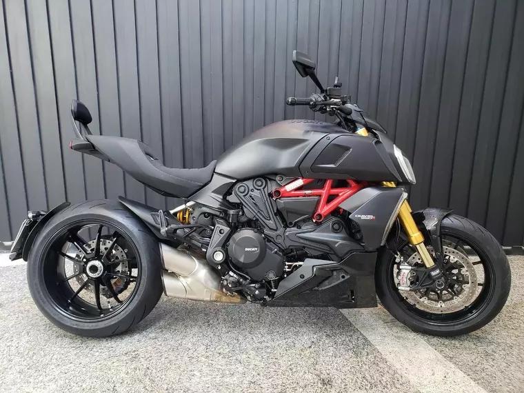 Ducati Diavel Preto 2