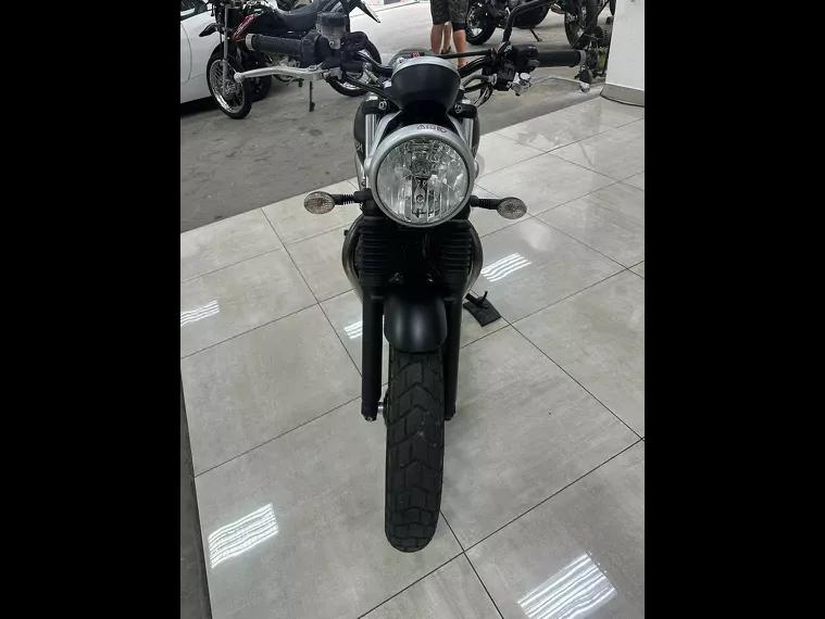 Triumph Street Twin Preto 3