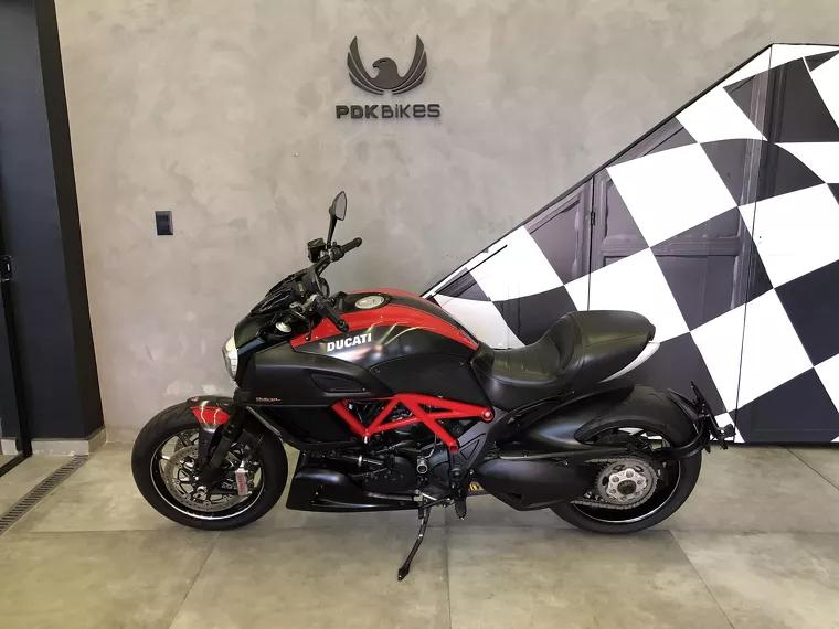 Ducati Diavel Vermelho 3