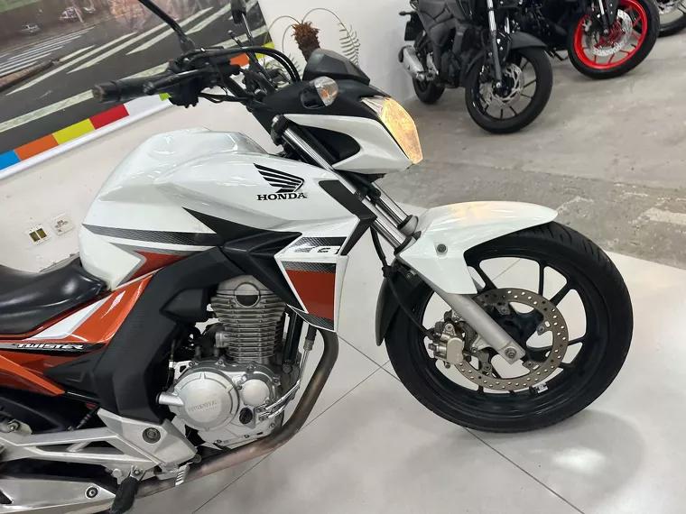 Honda CB Twister Branco 24