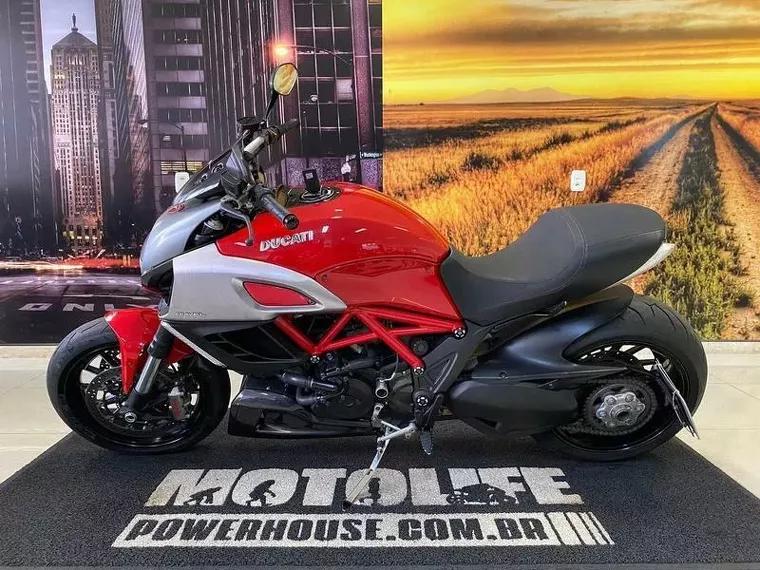 Ducati Diavel Vermelho 2