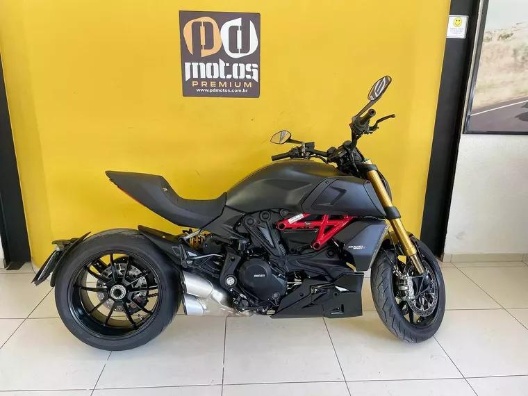 Ducati Diavel Preto 2