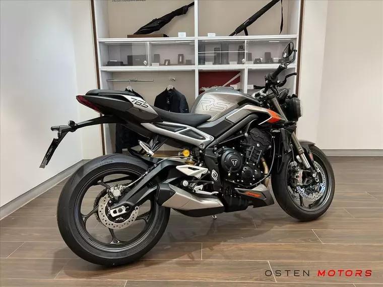 Triumph Street Triple Prata 3