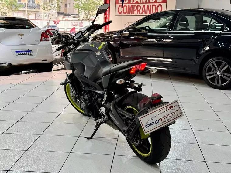 Yamaha MT-09 Cinza 4