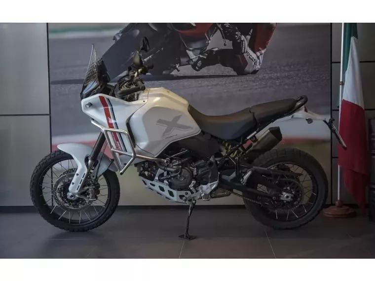 Ducati Desert X Branco 1