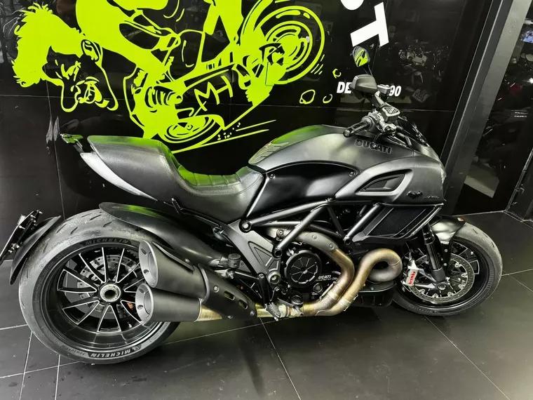 Ducati Diavel Preto 5