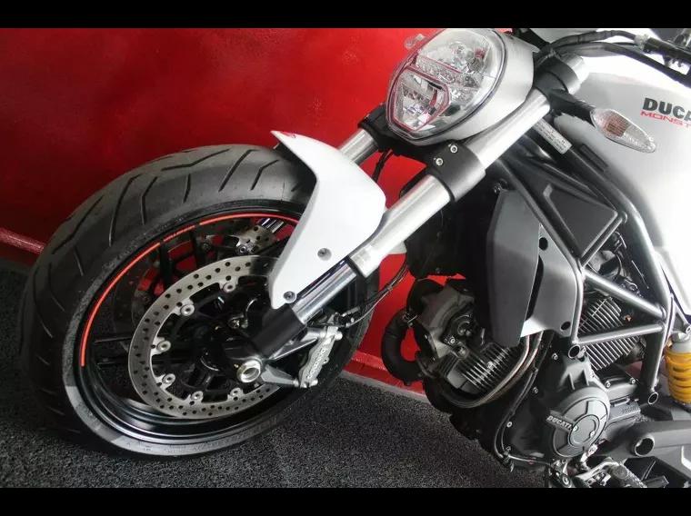 Ducati Monster Branco 10