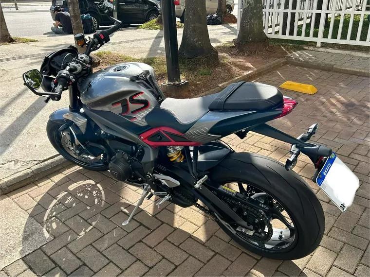 Triumph Street Triple Cinza 2