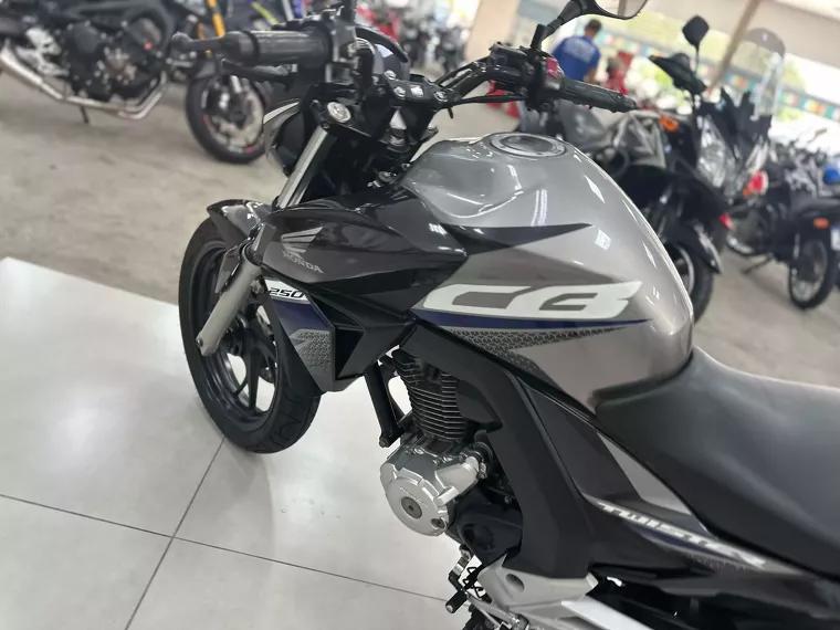 Honda CB Twister Cinza 9