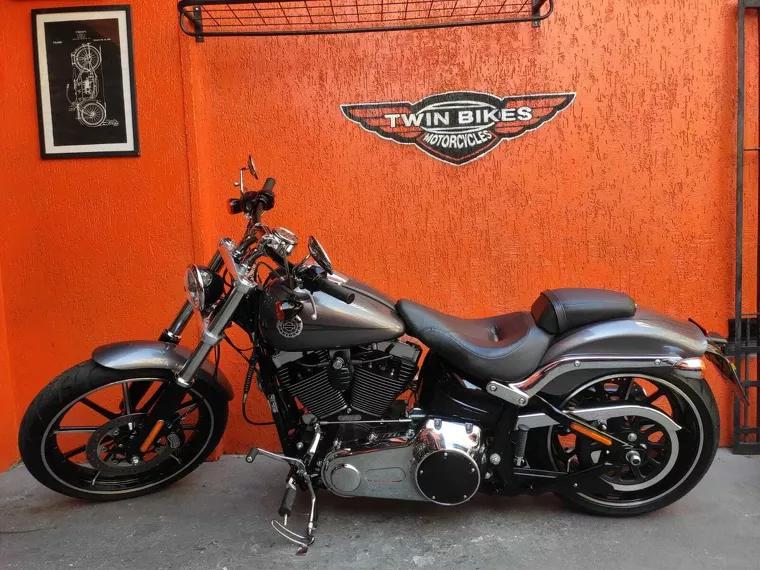 Harley-Davidson Breakout Cinza 1