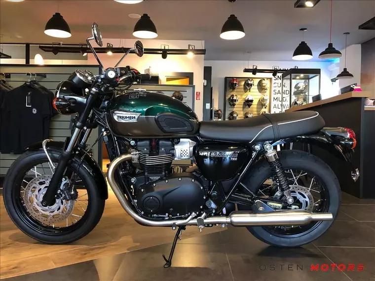 Triumph Bonneville Verde 2