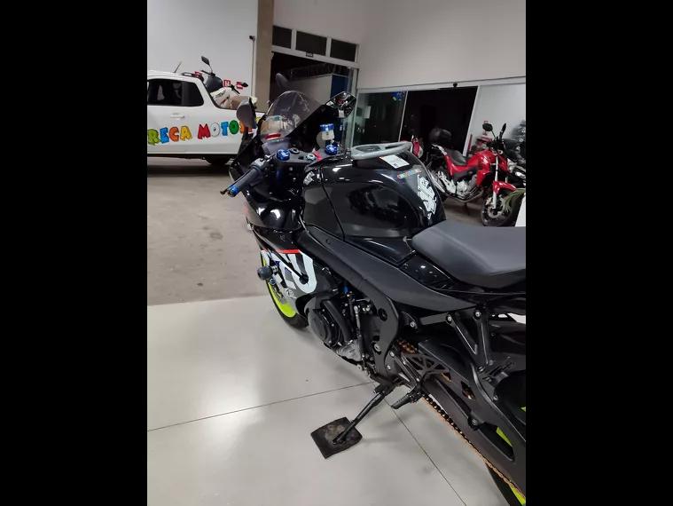 Suzuki GSX-R Preto 3