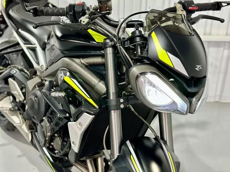 Triumph Street Triple Preto 6