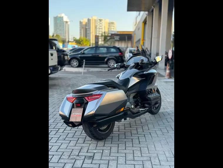 Honda Gold Wing Prata 2