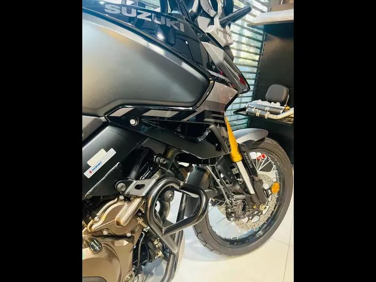 Suzuki V-Strom Preto 9