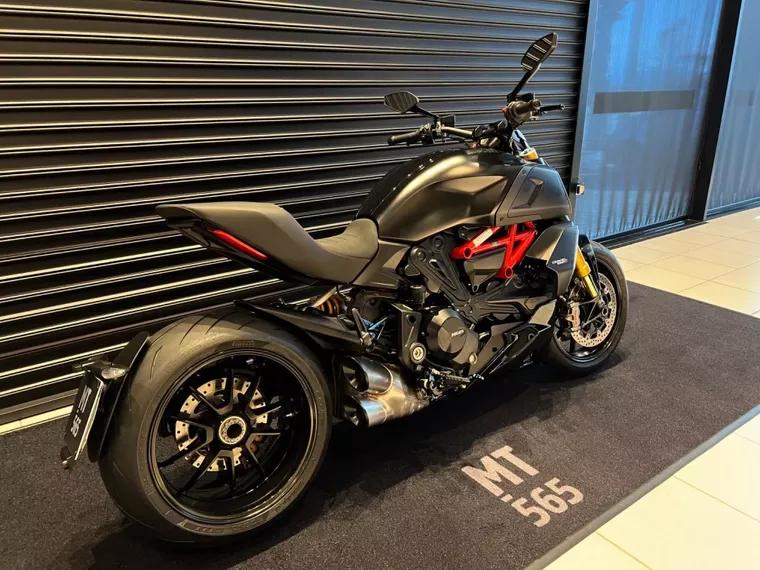 Ducati Diavel Preto 4